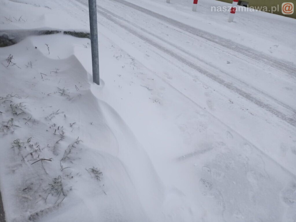 Ośnieżona Mława - a drogowcy jak zawsze... [ZDJĘCIA]