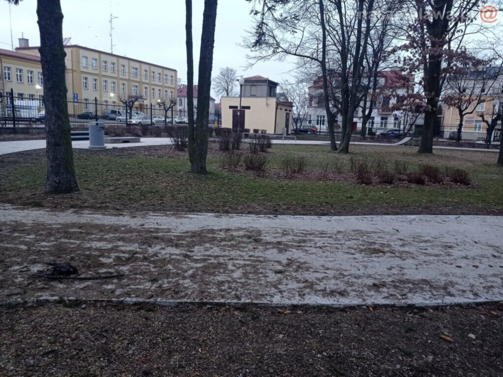 W takich warunkach bawią się dzieci [DRASTYCZNE ZDJĘCIA]