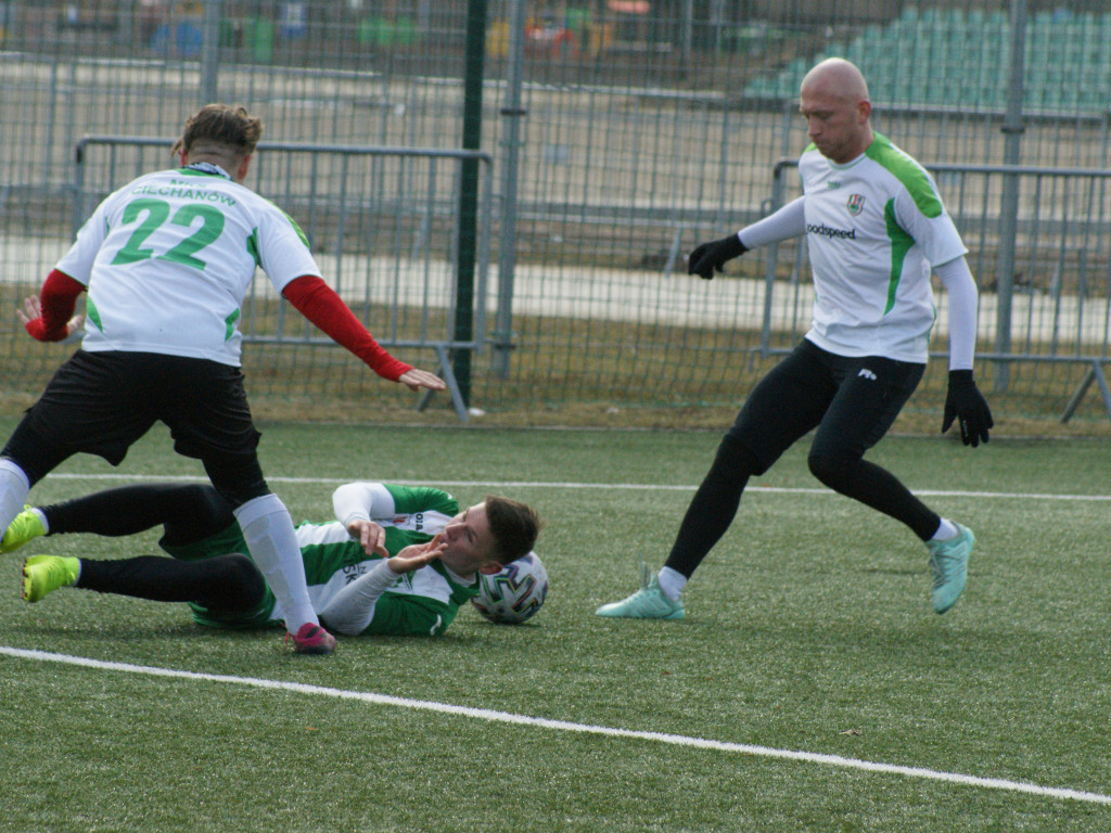 Osiem trafień w derbowej konfrontacji z Ciechanowem