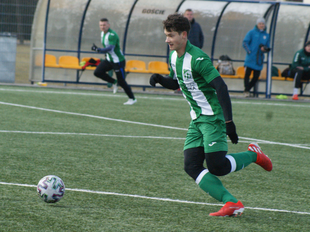 Osiem trafień w derbowej konfrontacji z Ciechanowem