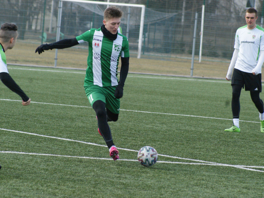 Osiem trafień w derbowej konfrontacji z Ciechanowem