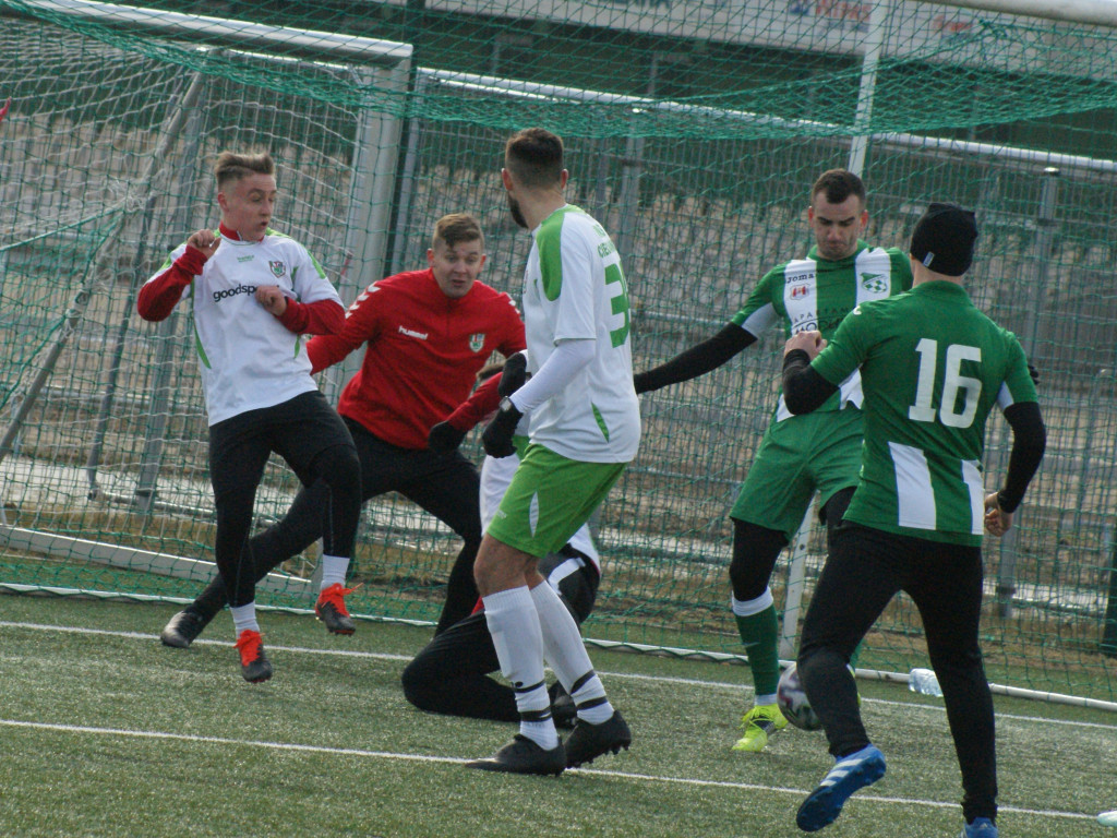 Osiem trafień w derbowej konfrontacji z Ciechanowem