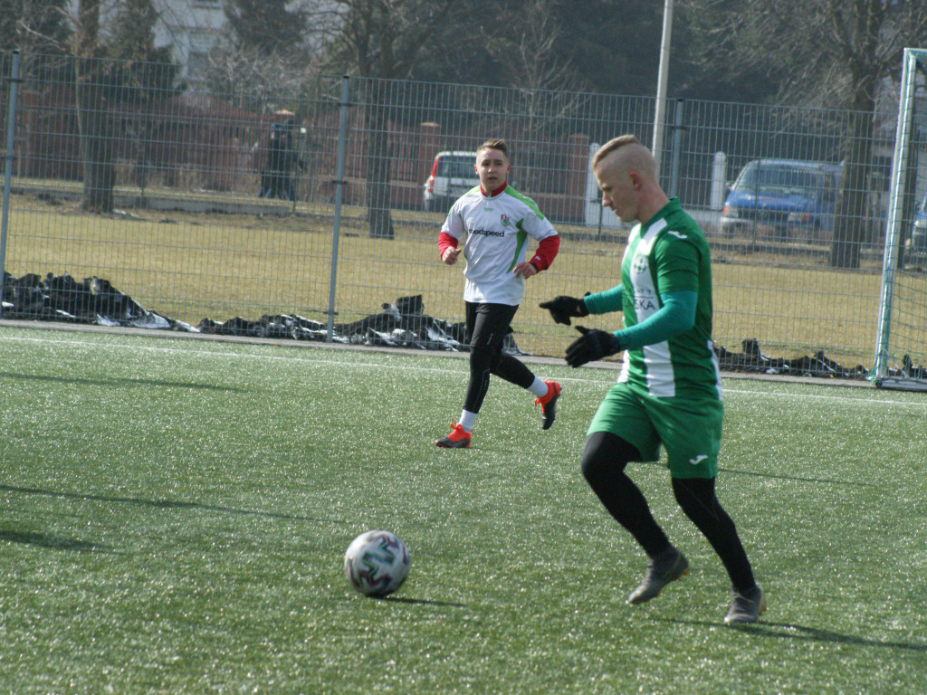 Osiem trafień w derbowej konfrontacji z Ciechanowem