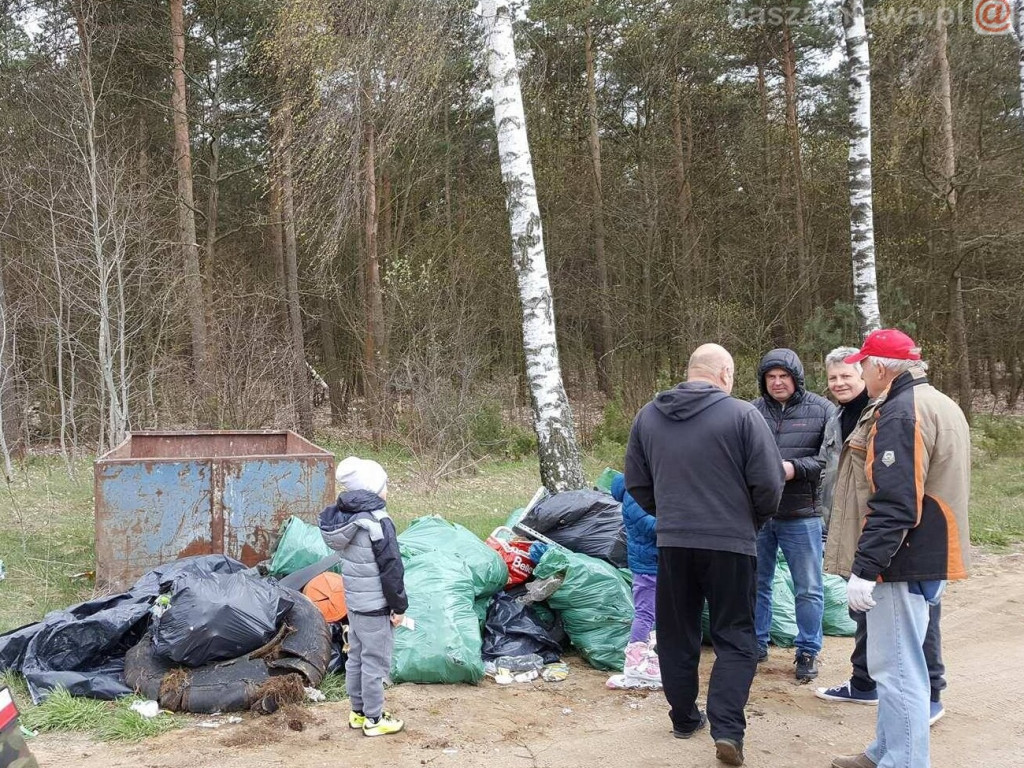 Mieszkańcy sprzątają świat