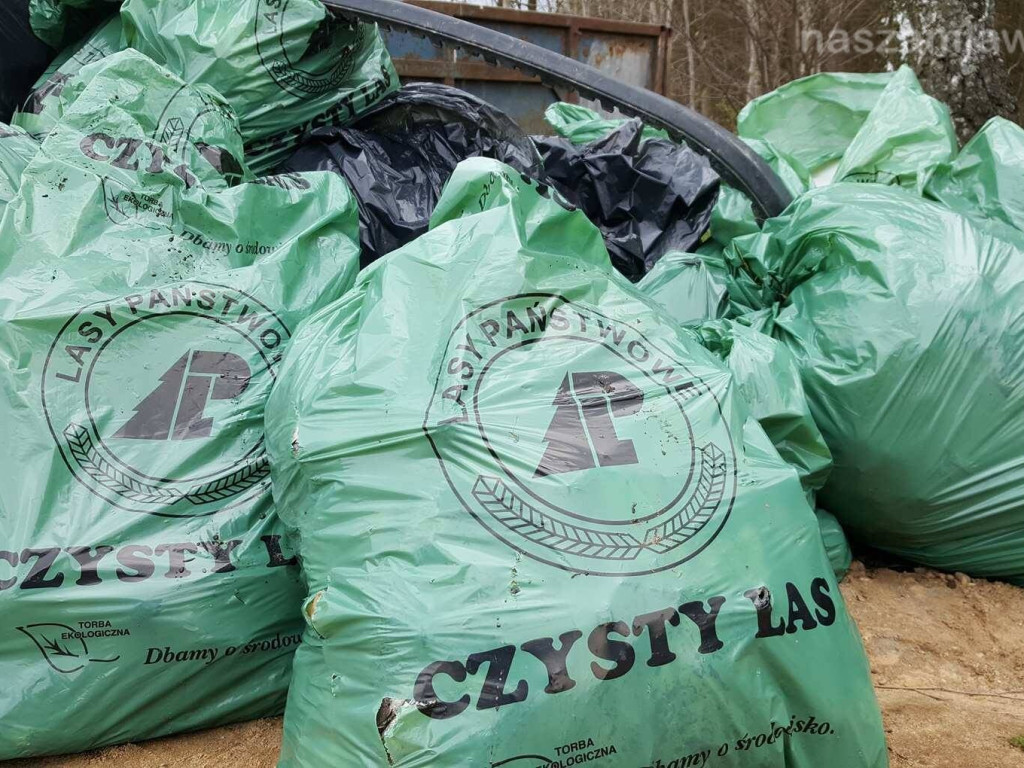 Mieszkańcy sprzątają świat