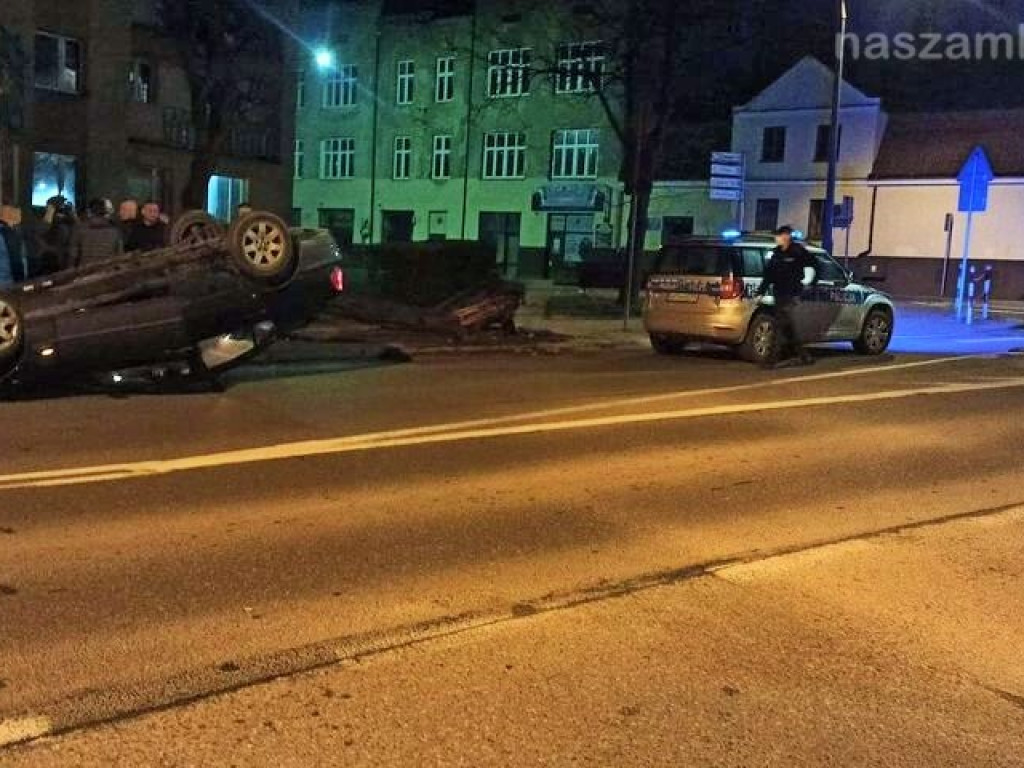 Z ostatniej chwili: Dachowanie na Padlewskiego [ZDJĘCIA]