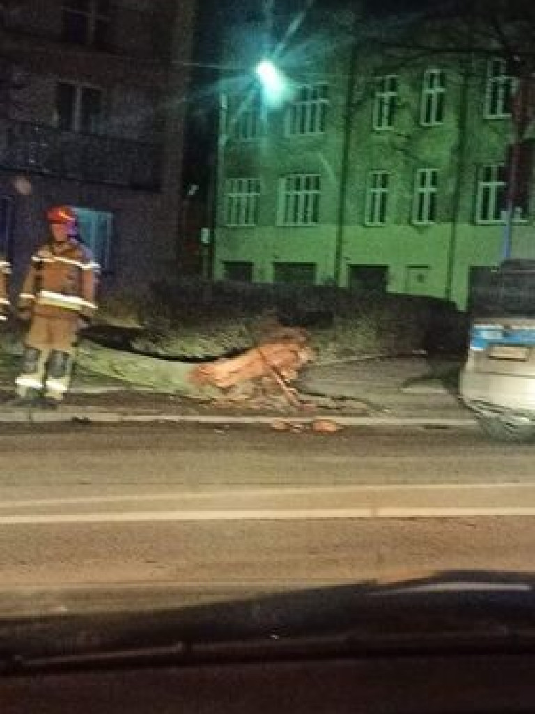 Z ostatniej chwili: Dachowanie na Padlewskiego [ZDJĘCIA]