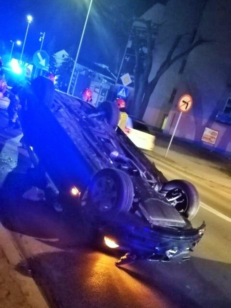 Z ostatniej chwili: Dachowanie na Padlewskiego [ZDJĘCIA]