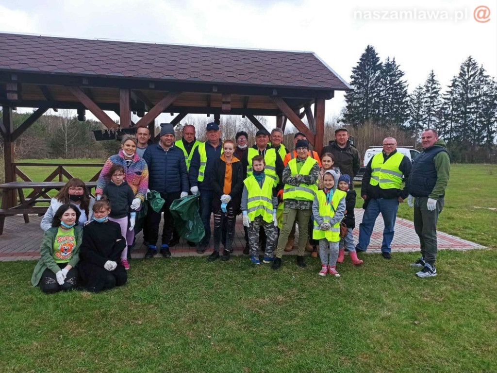 Tyle śmieci znaleźli w lesie. Znowu...
