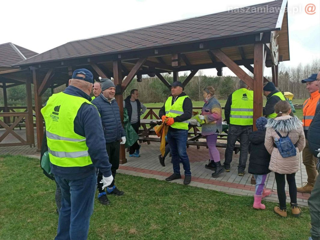 Tyle śmieci znaleźli w lesie. Znowu...