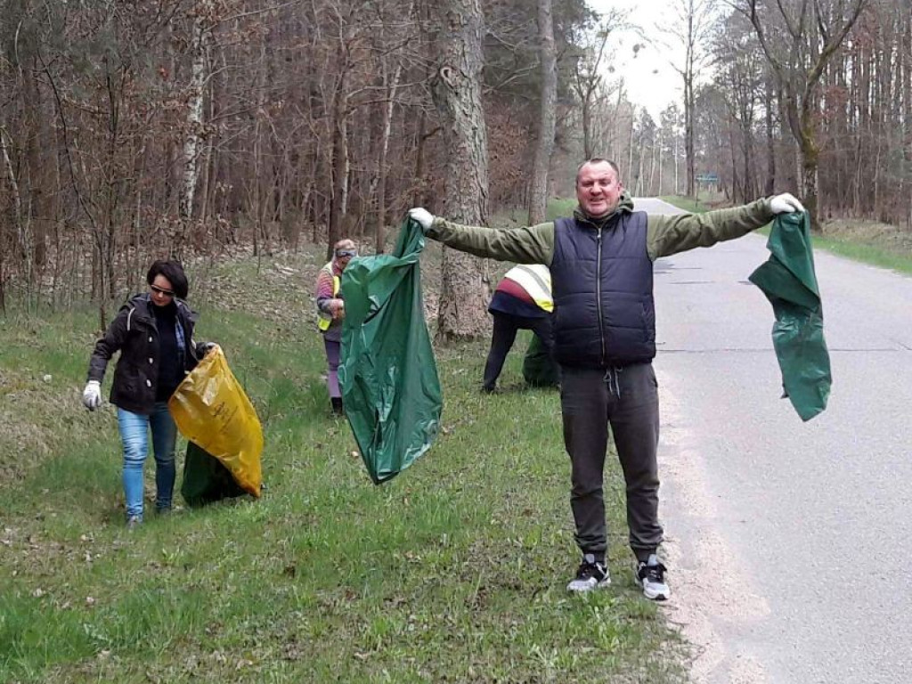Tyle śmieci znaleźli w lesie. Znowu...