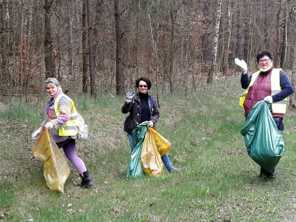 Tyle śmieci znaleźli w lesie. Znowu...