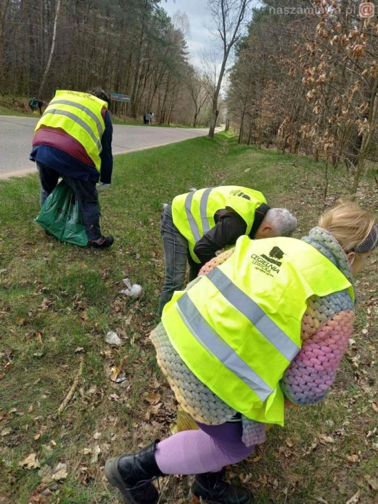 Tyle śmieci znaleźli w lesie. Znowu...