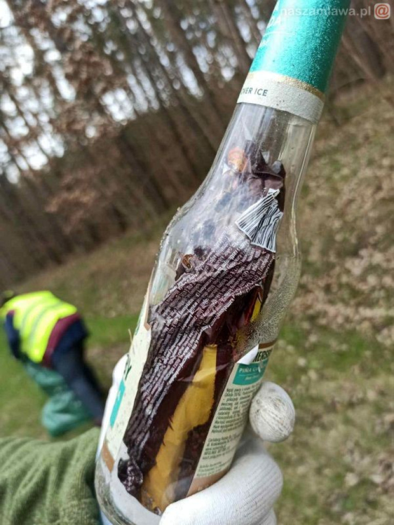 Tyle śmieci znaleźli w lesie. Znowu...