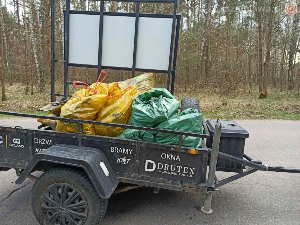 Tyle śmieci znaleźli w lesie. Znowu...