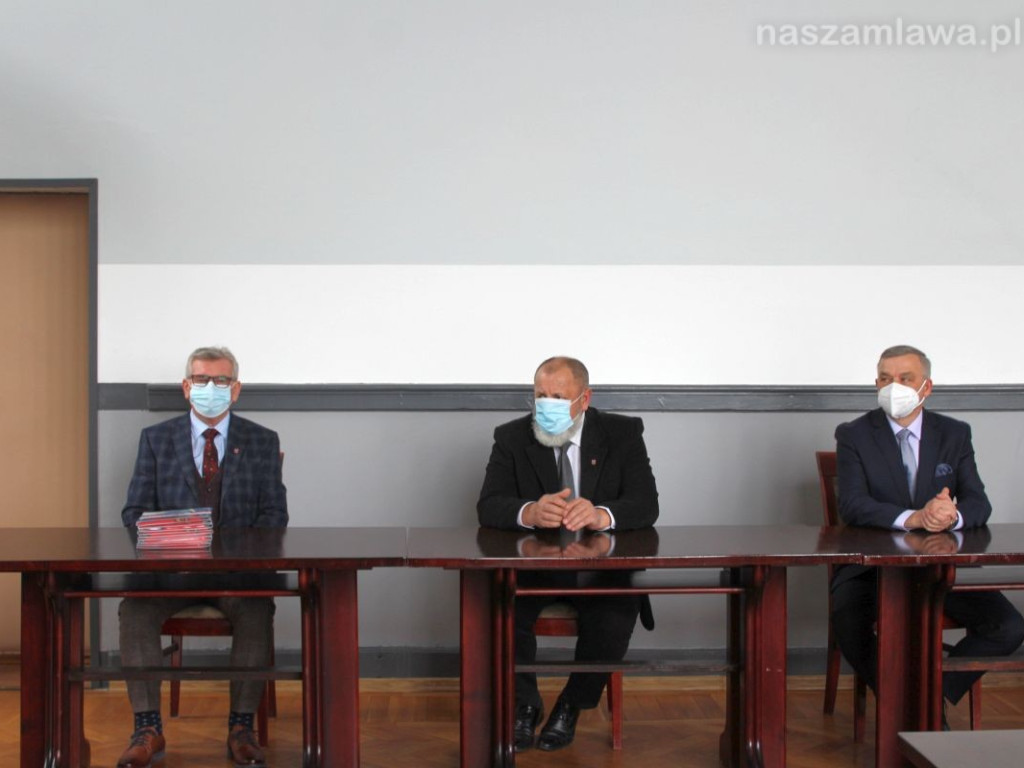 4 miliony od marszałka - podpisanie umowy w Mławie
