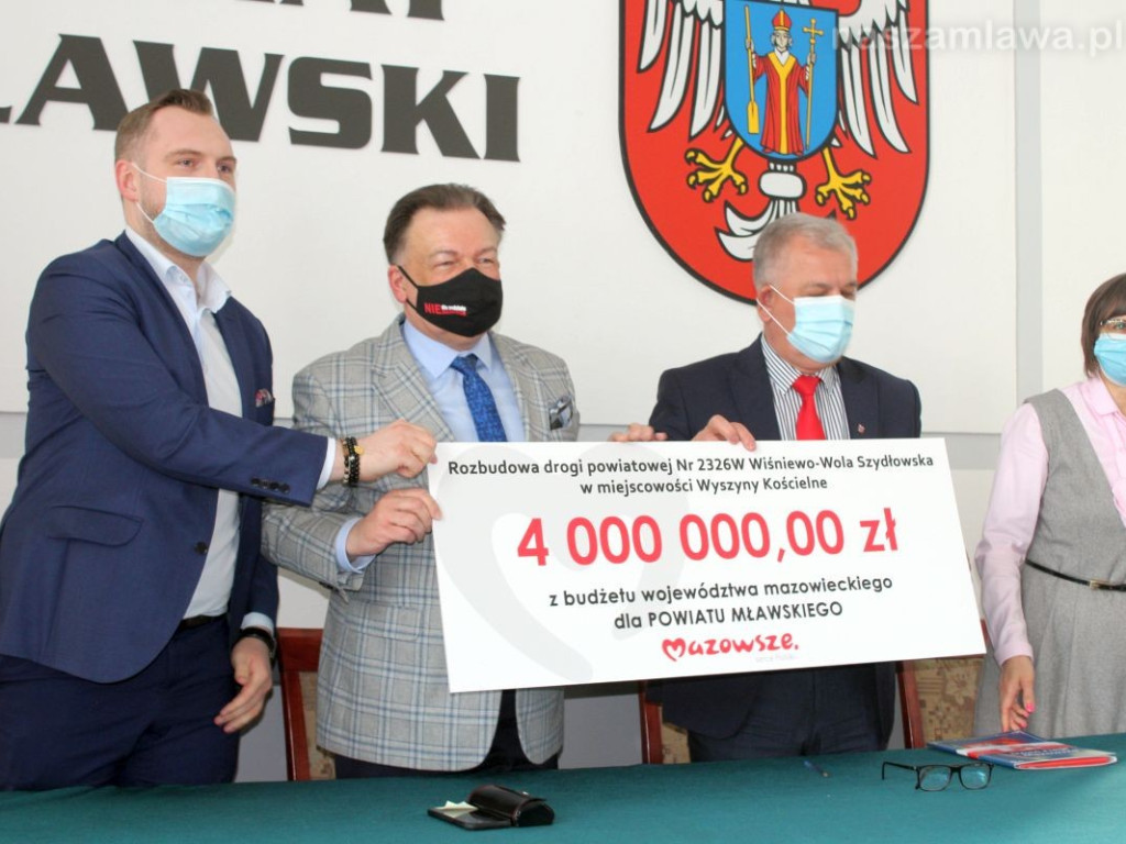 4 miliony od marszałka - podpisanie umowy w Mławie