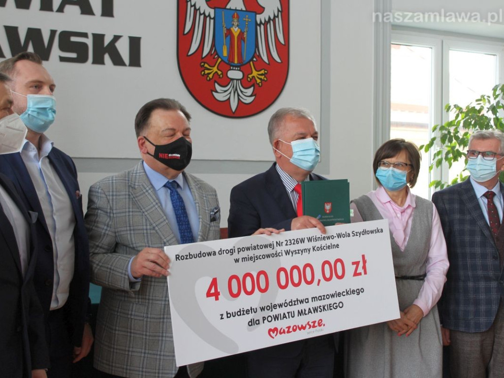 4 miliony od marszałka - podpisanie umowy w Mławie