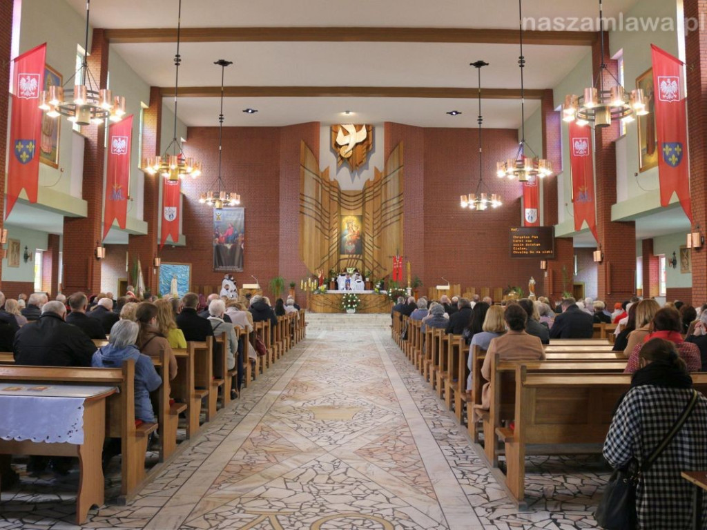 Złożenie kwiatów przy Dębie Niepodległości