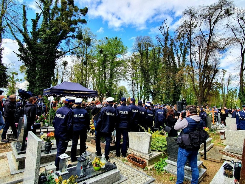 Pogrzeb policjanta zastrzelonego przez bandytę [FILM i ZDJĘCIA]