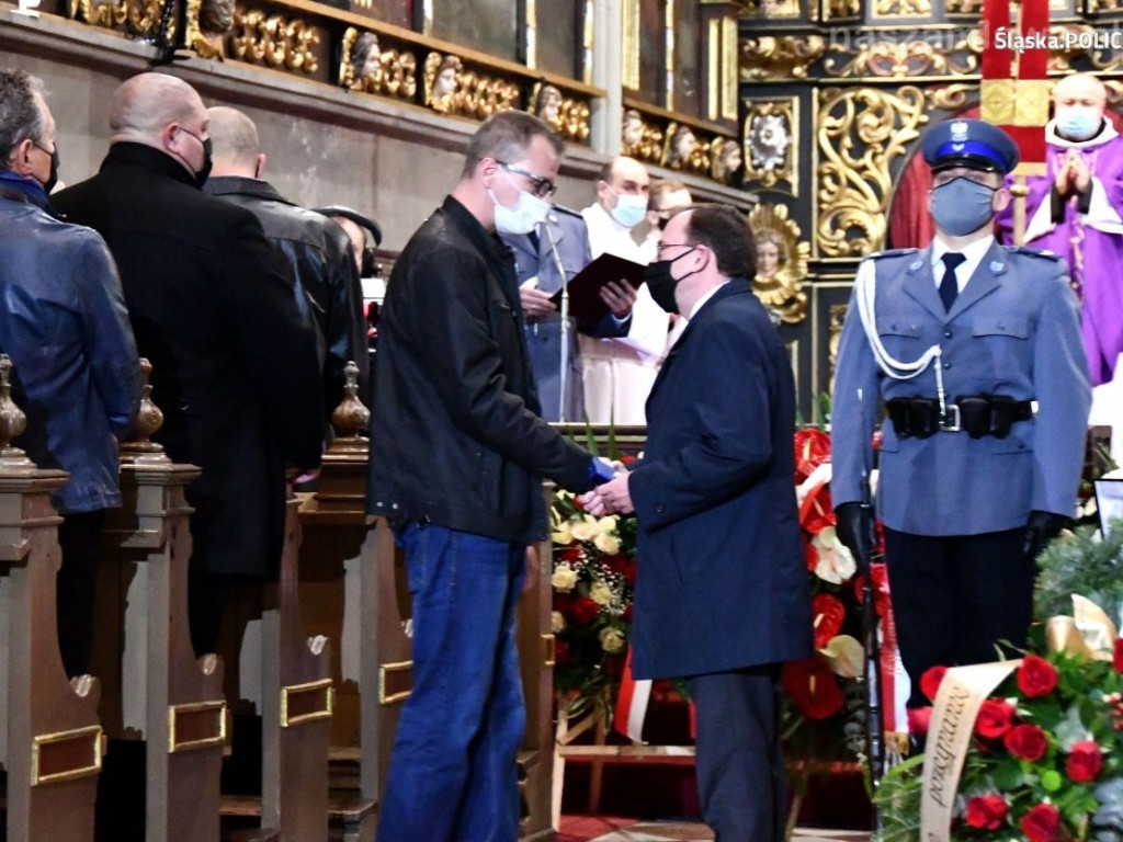 Pogrzeb policjanta zastrzelonego przez bandytę [FILM i ZDJĘCIA]