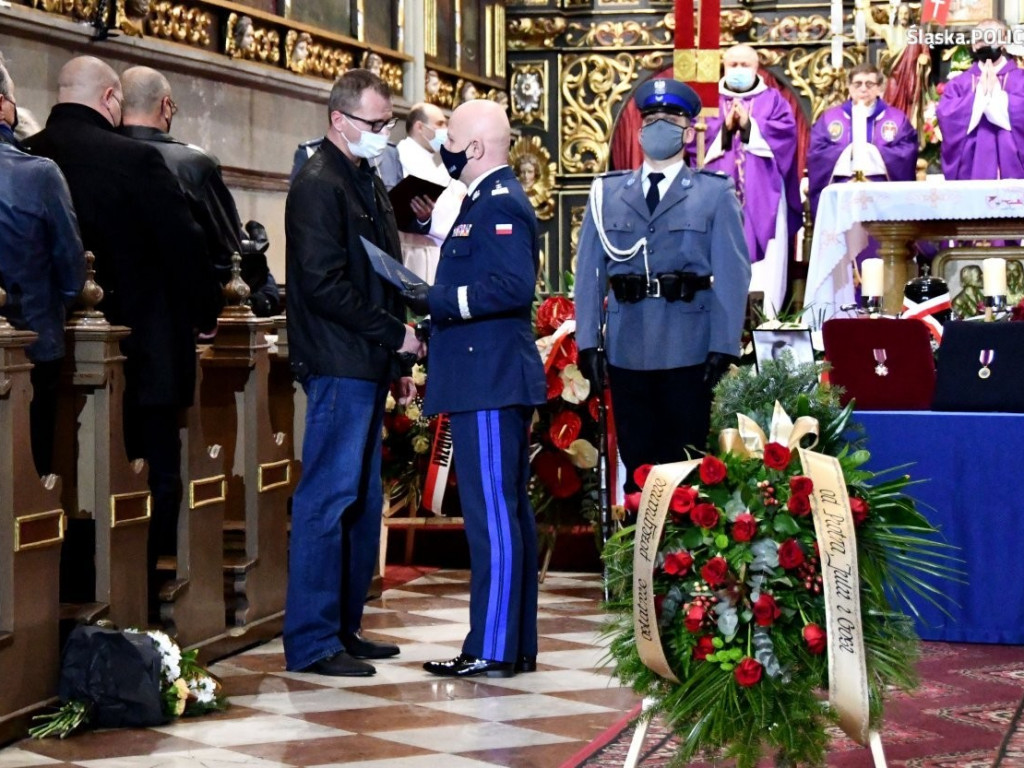 Pogrzeb policjanta zastrzelonego przez bandytę [FILM i ZDJĘCIA]