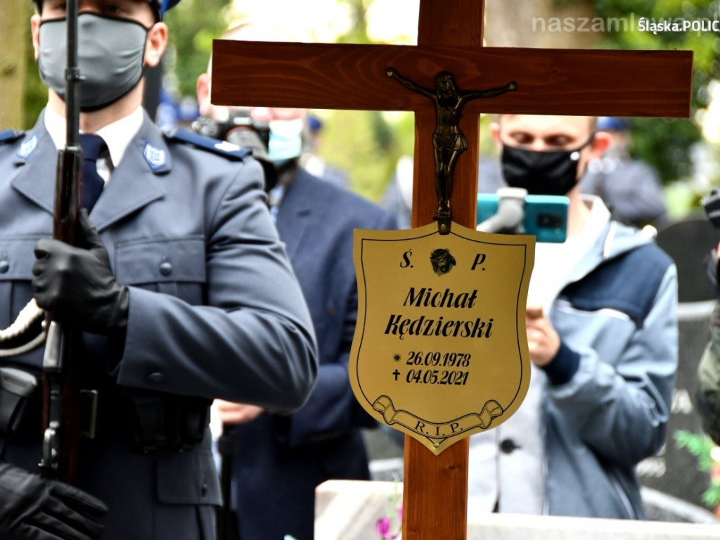 Pogrzeb policjanta zastrzelonego przez bandytę [FILM i ZDJĘCIA]