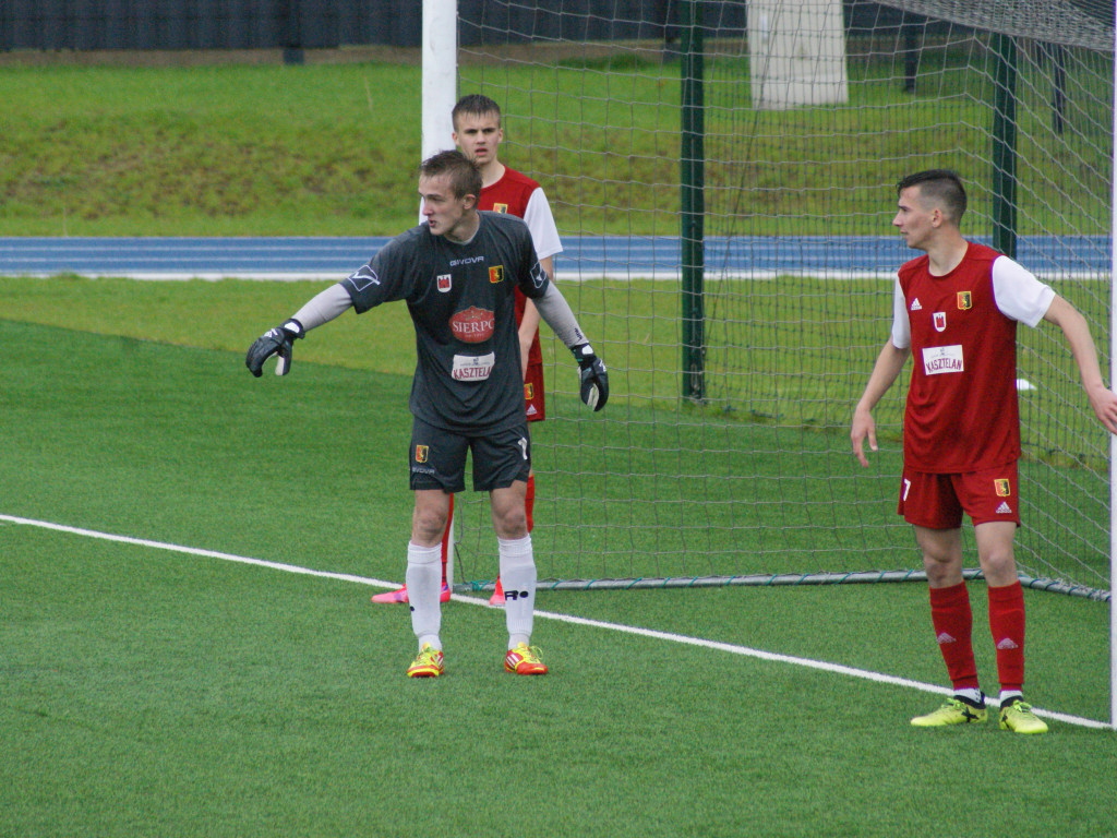 Jak pierwszy z ostatnim. Czternaście goli