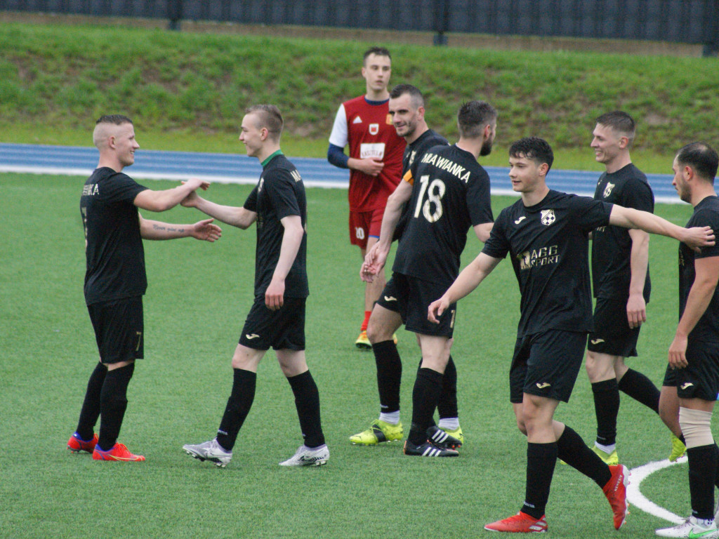 Jak pierwszy z ostatnim. Czternaście goli