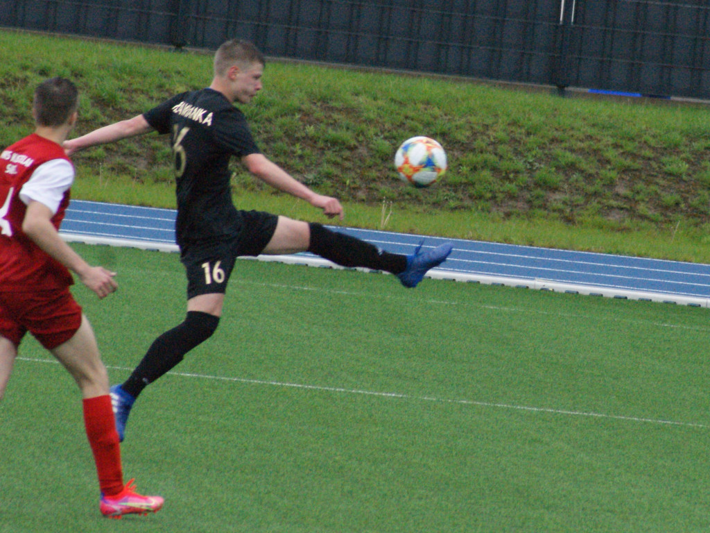 Jak pierwszy z ostatnim. Czternaście goli