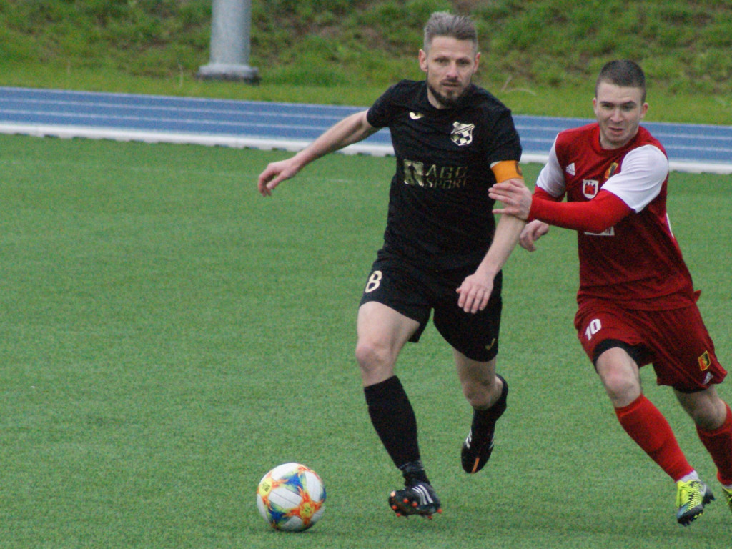 Jak pierwszy z ostatnim. Czternaście goli