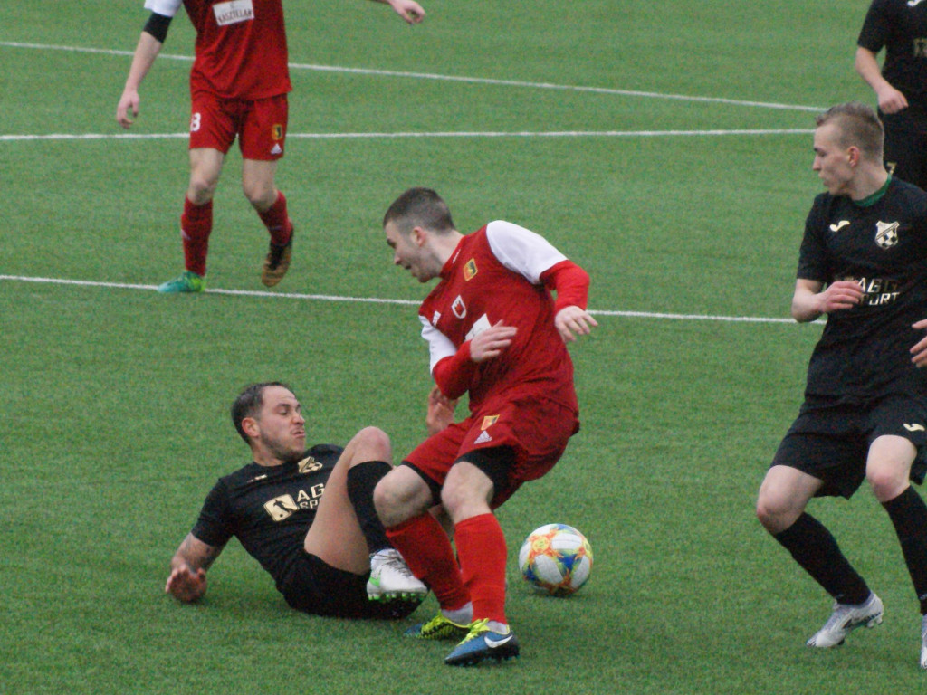 Jak pierwszy z ostatnim. Czternaście goli