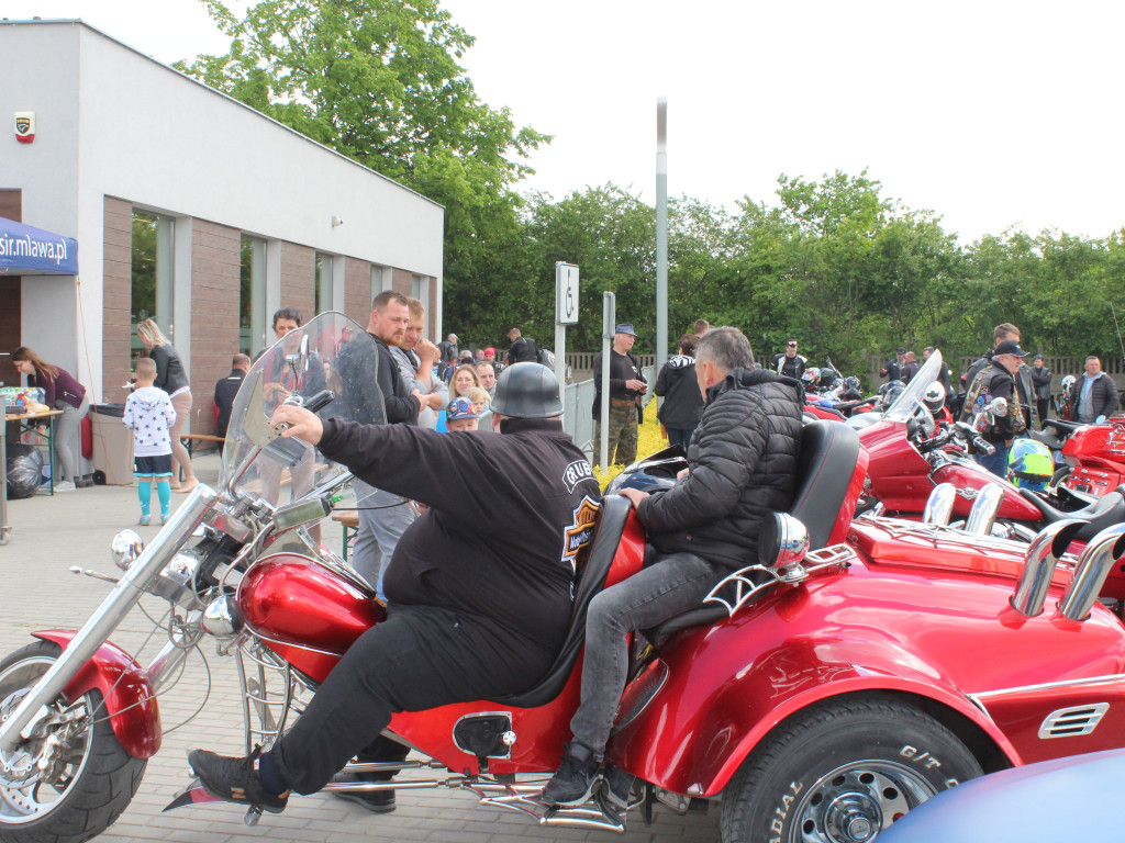 Piknik przy stadionie. Parada motocykli i aut tuningowych [AKTUALIZACJA]