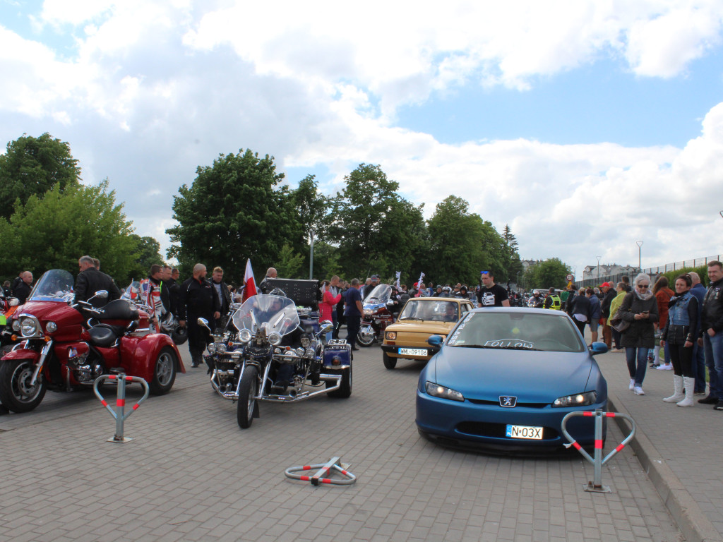 Piknik przy stadionie. Parada motocykli i aut tuningowych [AKTUALIZACJA]