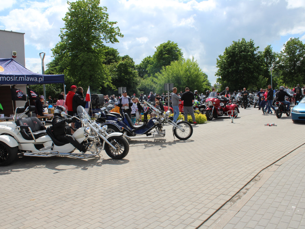 Piknik przy stadionie. Parada motocykli i aut tuningowych [AKTUALIZACJA]