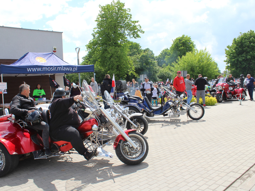 Piknik przy stadionie. Parada motocykli i aut tuningowych [AKTUALIZACJA]