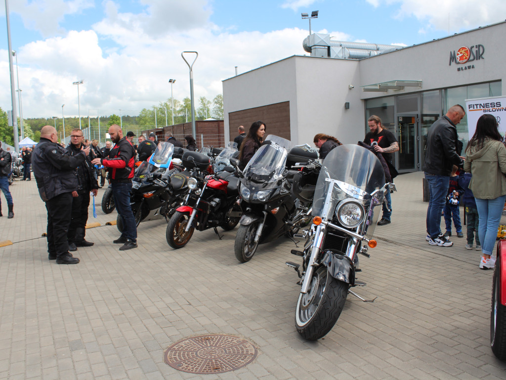 Piknik przy stadionie. Parada motocykli i aut tuningowych [AKTUALIZACJA]