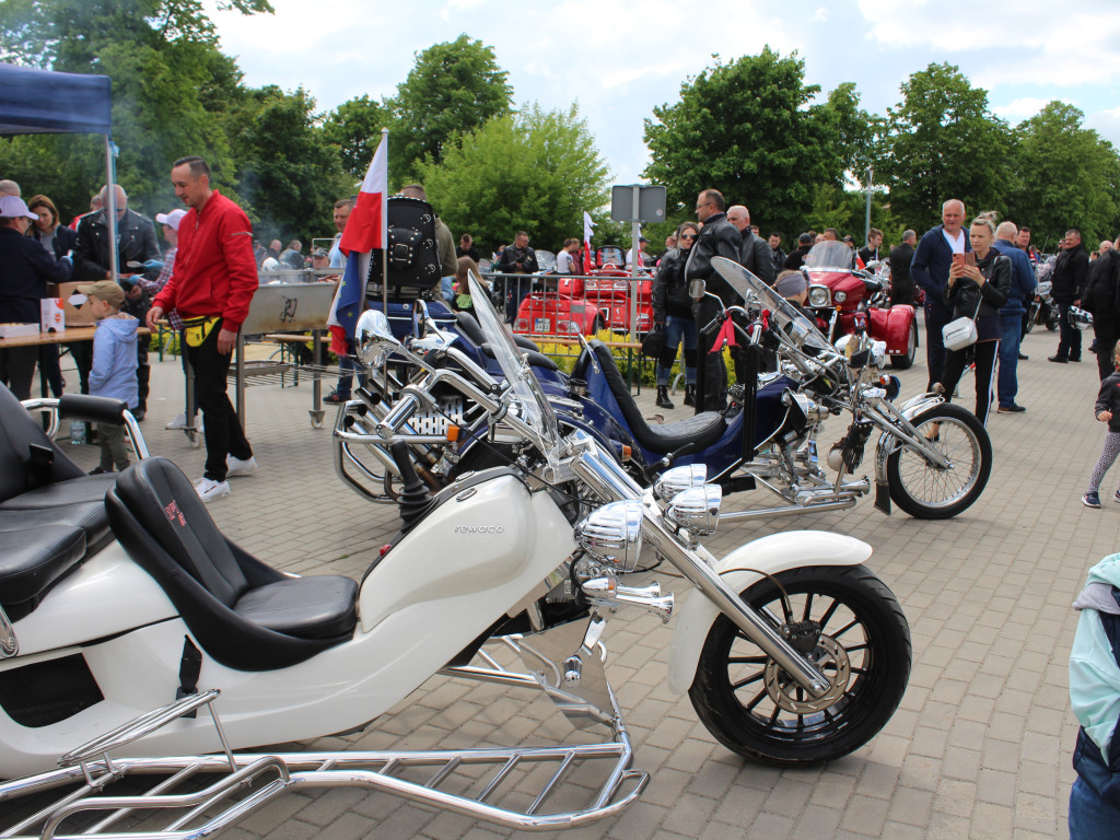 Piknik przy stadionie. Parada motocykli i aut tuningowych [AKTUALIZACJA]