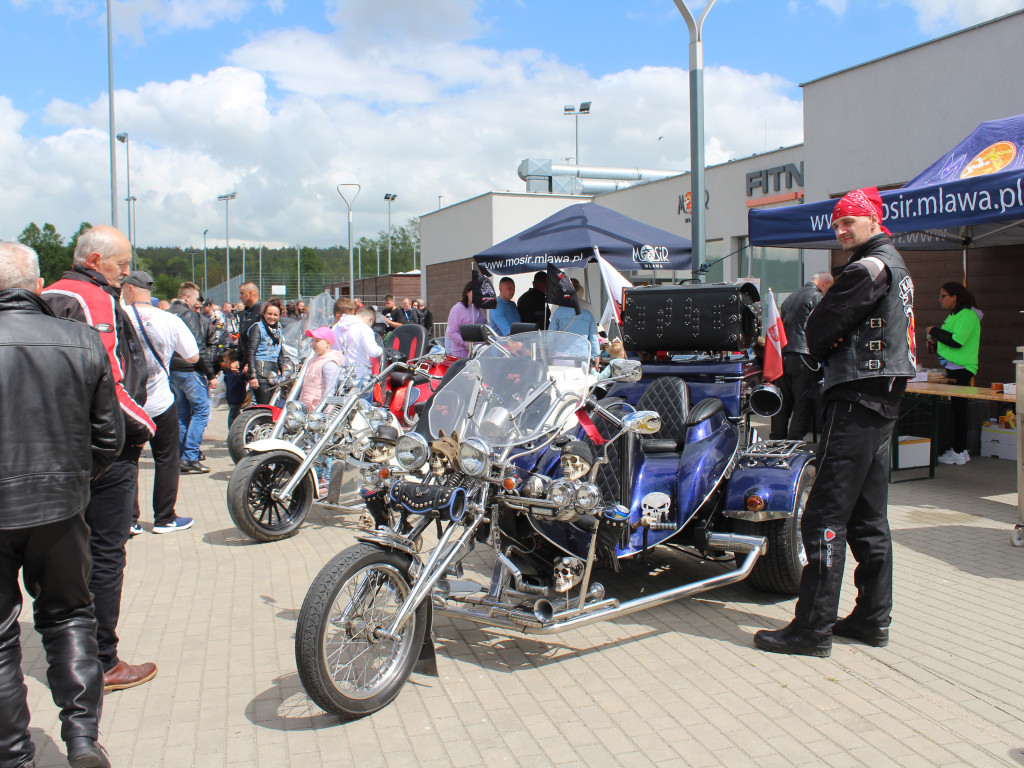 Piknik przy stadionie. Parada motocykli i aut tuningowych [AKTUALIZACJA]