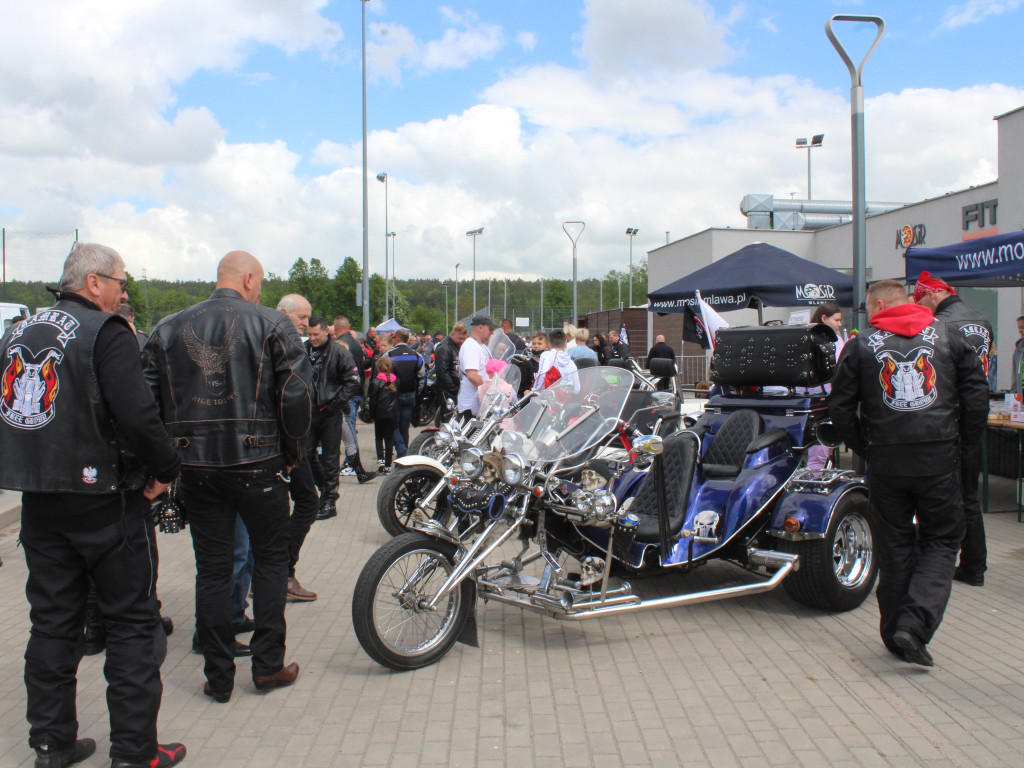 Piknik przy stadionie. Parada motocykli i aut tuningowych [AKTUALIZACJA]