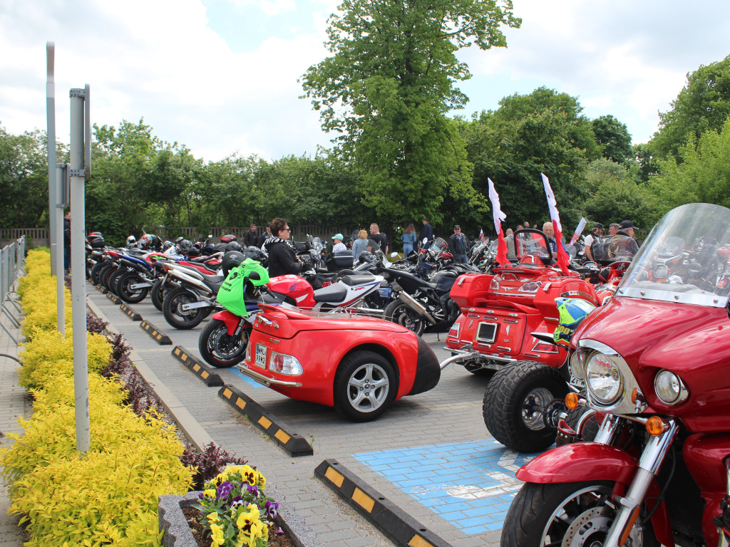 Piknik przy stadionie. Parada motocykli i aut tuningowych [AKTUALIZACJA]