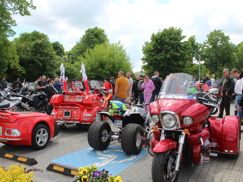 Piknik przy stadionie. Parada motocykli i aut tuningowych [AKTUALIZACJA]