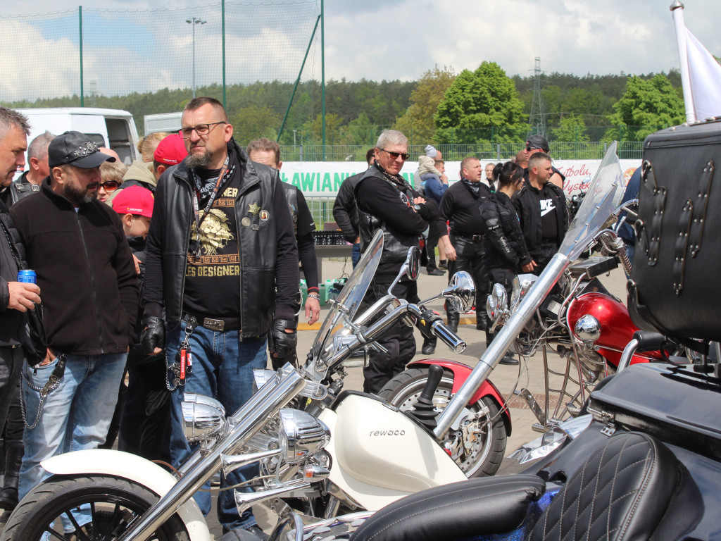 Piknik przy stadionie. Parada motocykli i aut tuningowych [AKTUALIZACJA]