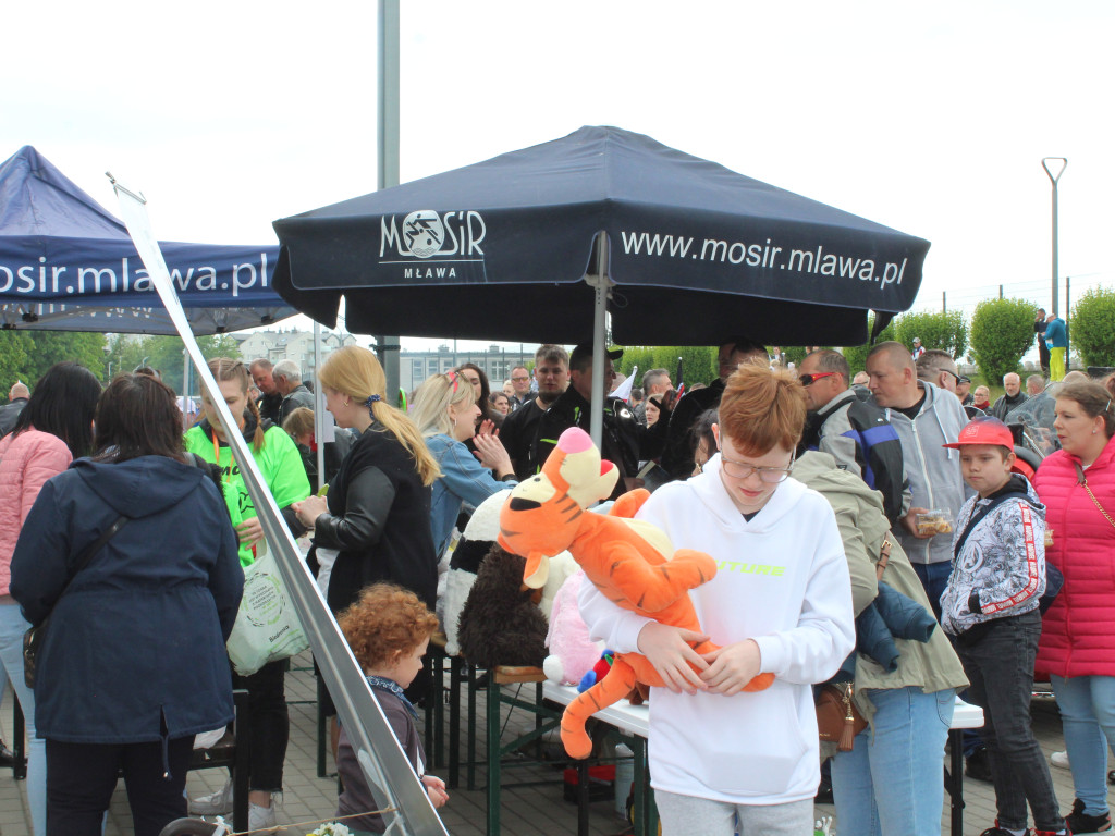 Piknik przy stadionie. Parada motocykli i aut tuningowych [AKTUALIZACJA]