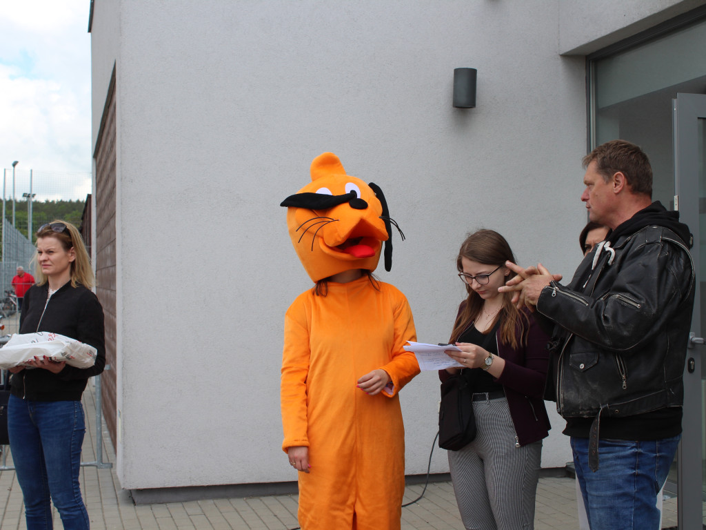 Piknik przy stadionie. Parada motocykli i aut tuningowych [AKTUALIZACJA]