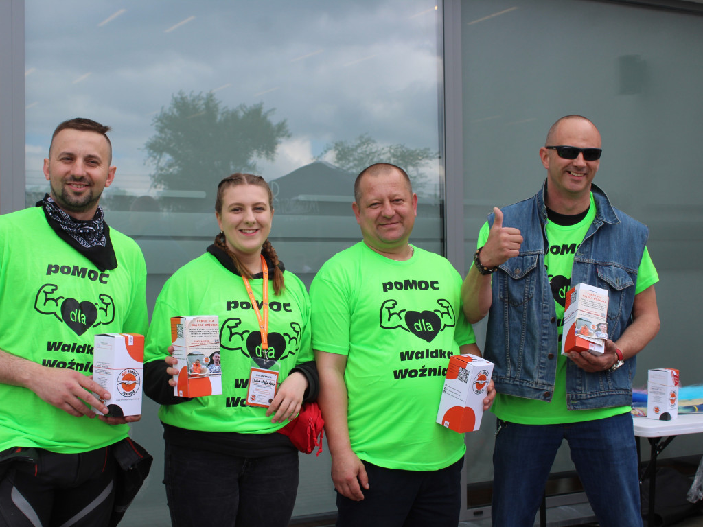 Piknik przy stadionie. Parada motocykli i aut tuningowych [AKTUALIZACJA]