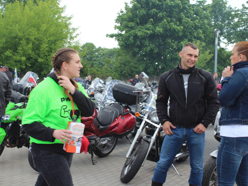 Piknik przy stadionie. Parada motocykli i aut tuningowych [AKTUALIZACJA]