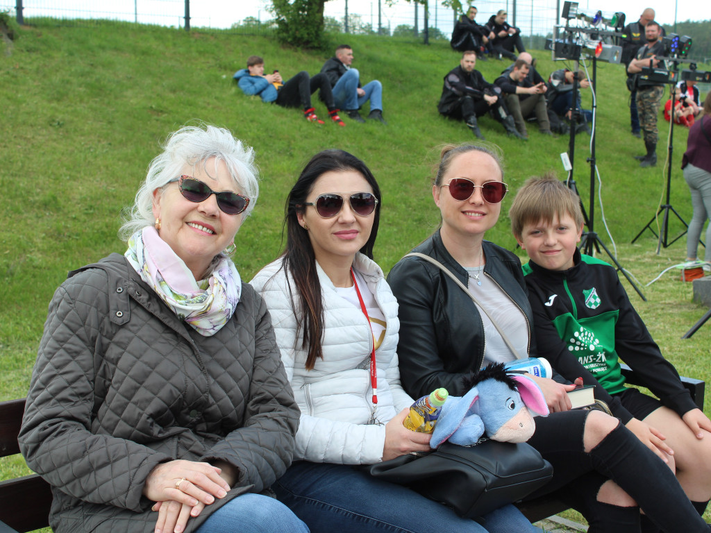 Piknik przy stadionie. Parada motocykli i aut tuningowych [AKTUALIZACJA]