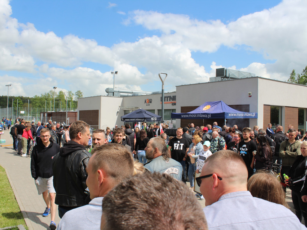 Piknik przy stadionie. Parada motocykli i aut tuningowych [AKTUALIZACJA]