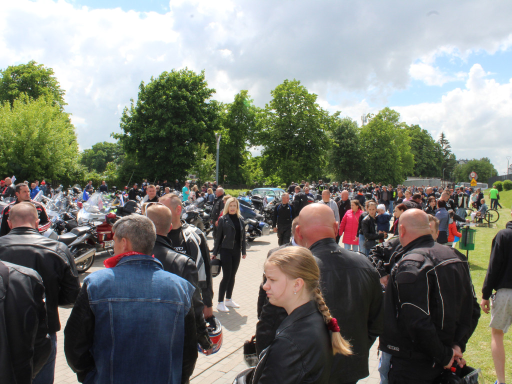 Piknik przy stadionie. Parada motocykli i aut tuningowych [AKTUALIZACJA]